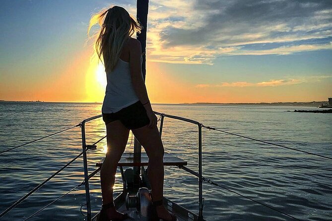 2 Hour Lisbon Sunset and Wine Sailing Tour - Finding the boat in Alcântara