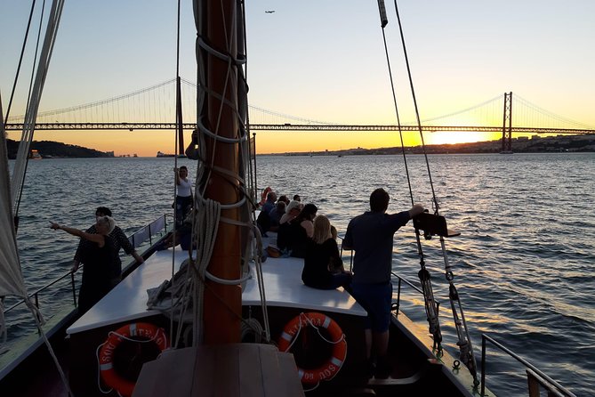 2-Hour Lisbon Traditional Boats Sunset Cruise with White Wine - MAAT and the modern Tagus