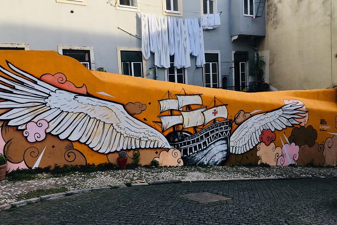 3-Hour Guided Street Art Walking Tour of Lisbon - What the guide adds to the walls