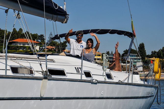 4 Hours Private Sailing Trip to Oeiras Beach - Passing the Bugio lighthouse toward Oeiras