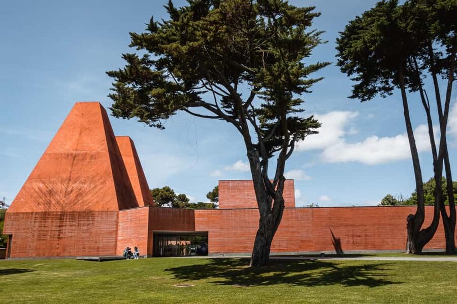 Cascais: Flexible Walking Tour in Historic Center - 5 de Outubro Square and the return to Rainha Beach