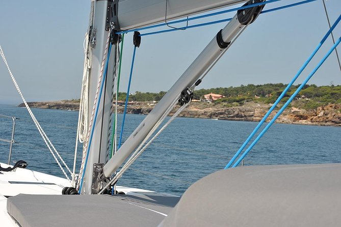 Cascais Private Sailing 2h Cruise with a drink - Following the coast toward Estoril