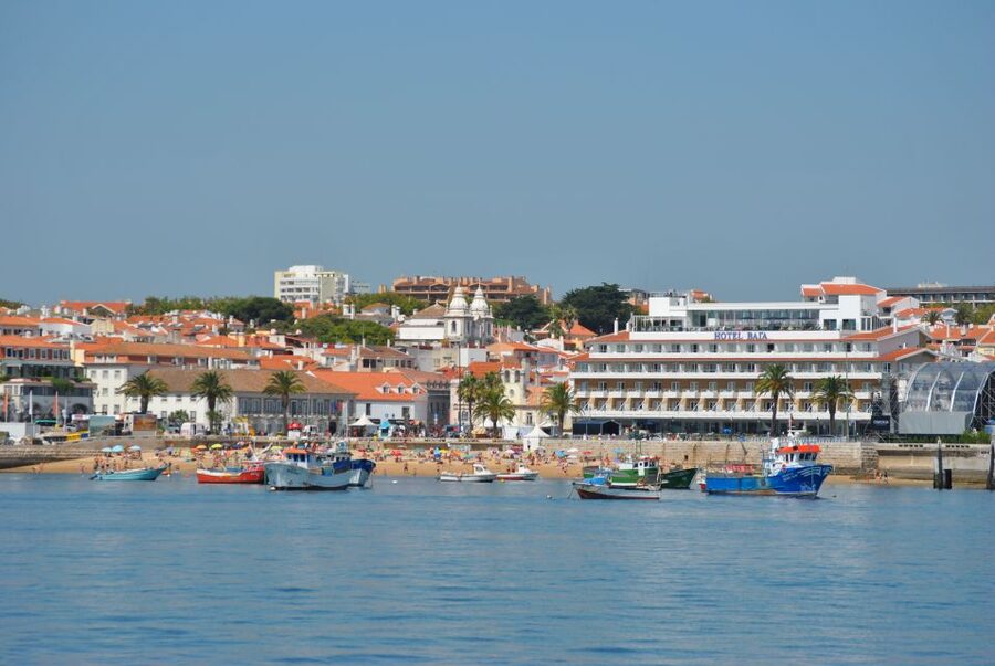 Cascais: Sailing Tour with Drink - The crew and the feel onboard