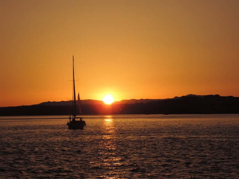 Cascais: Sunset Boat Trip with Welcome Drinks - Why seeing Cascais from the water changes the town