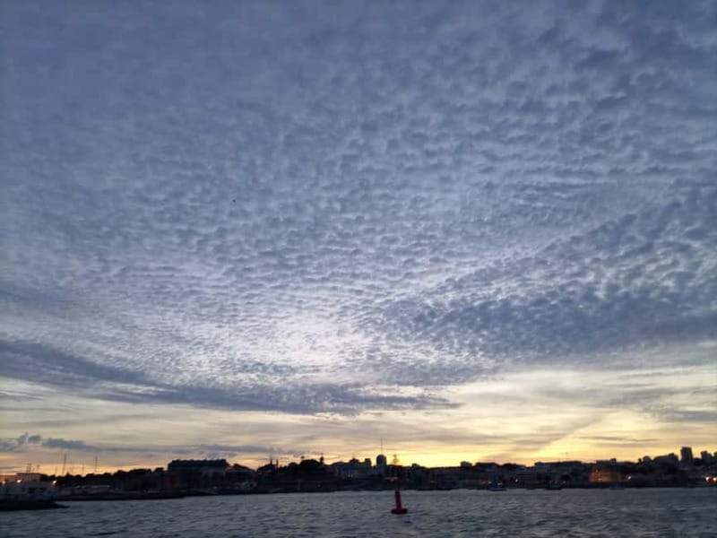 Cascais: Sunset Boat Trip with Welcome Drinks - What the welcome drink adds to the evening