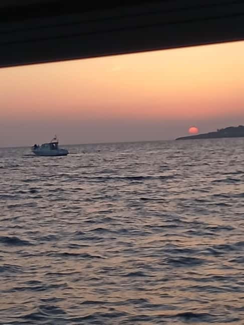 Cascais: Sunset Boat Trip with Welcome Drinks - A closer look at the one-hour cruise