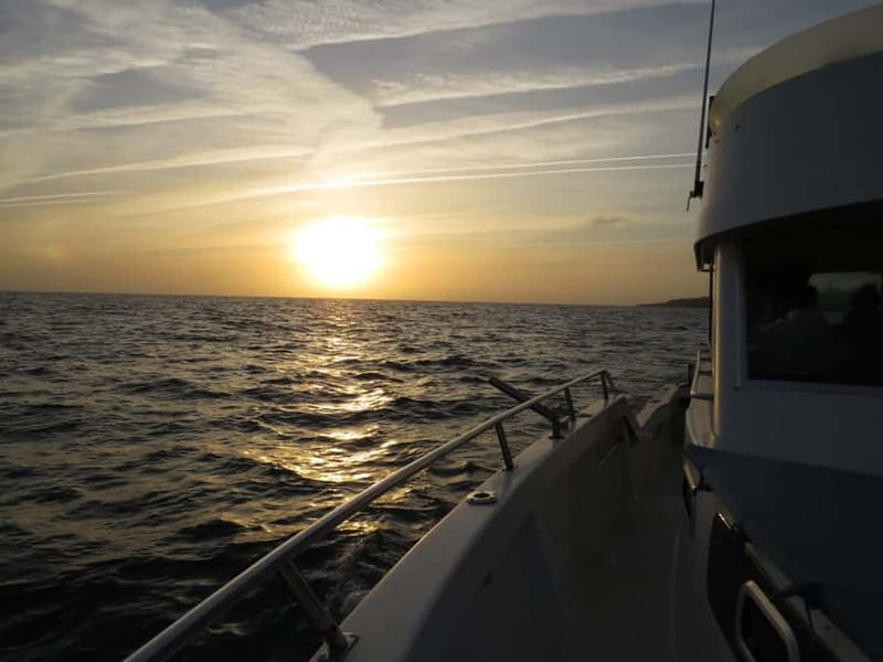 Cascais: Sunset Boat Trip with Welcome Drinks - Finding Gate H at Cascais Marina