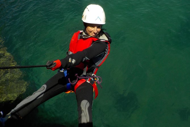 Coasteering at Portinho da Arrábida - Timing, group size, and what to bring