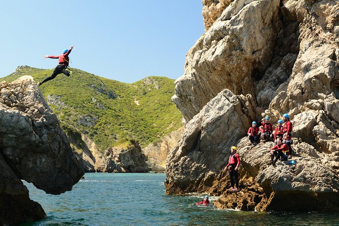 Coasteering in the Arrabida Natural Park (Lisbon region) - The guides and the safety setup