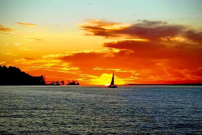 Daytime/Lisbon Sunset Boat with history and wine (small group) - The crew makes the difference