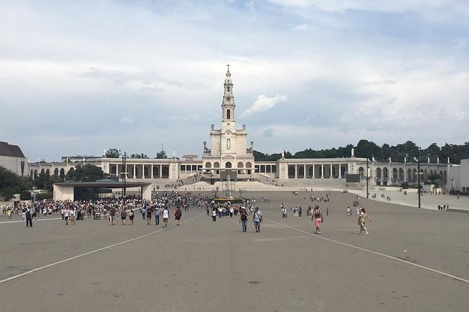 Divine Fátima Full Day Private Tour from Lisbon - The Lisbon pickup and ride north