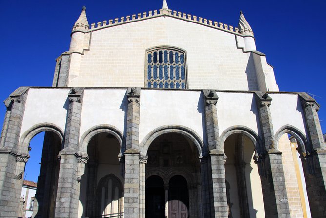 Évora and Monsaraz with Regional Wine Tasting from Lisbon - Évora and the Chapel of Bones