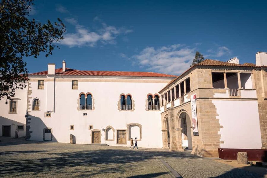 Évora: Flexible Walking Tour in Historic Center - The cathedral terrace and the Roman Temple
