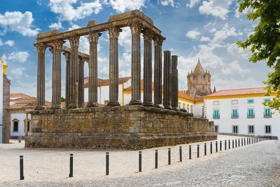 Évora: Private tour with entrance tickets to main monuments - How the guides shape the experience