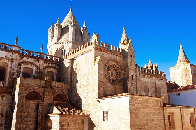 Évora Wine & Heritage Tour from Lisbon - Évora Cathedral: a powerful first stop