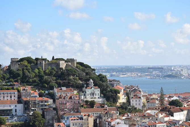 Expert Lisbon Tour with Local Guide in Private Eco Tuk Tuk - Sé and the lanes of Alfama