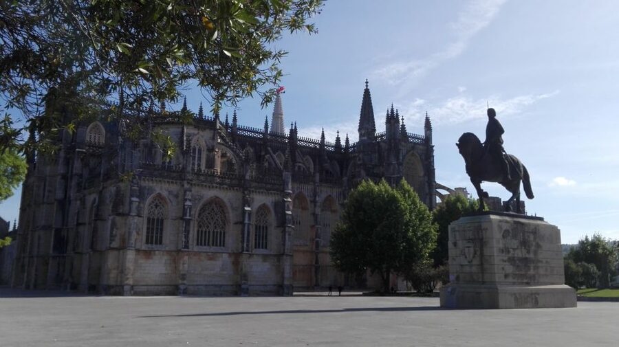 Fátima, Batalha, Alcobaça, Nazaré and Óbidos Private Tour - Batalha Monastery and the story of Aljubarrota