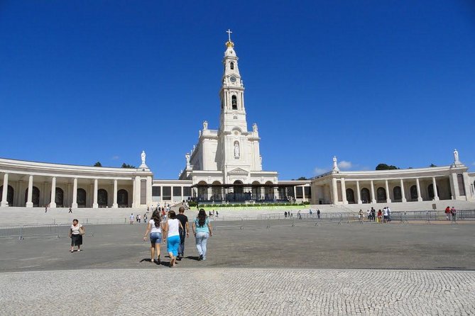 Fátima, Nazaré, and Óbidos: Small Group Tour From Lisbon - Fátima and the story of the shrine