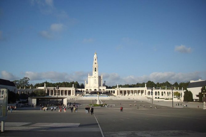 Fátima, Nazaré, and Óbidos: Small Group Tour From Lisbon - Nazaré, lunch, and the Atlantic view