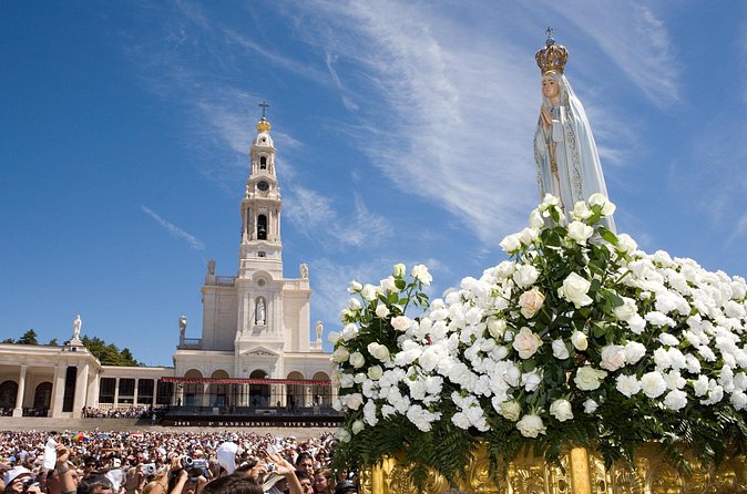 Fátima, Nazaré, Óbidos and S. Martinho do Porto Small-Group Tour from Lisbon - Starting early from your Lisbon hotel