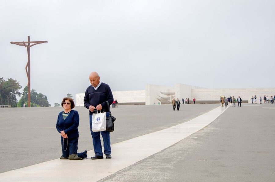 Fátima, Óbidos and the Atlantic Coast Day Tour from Lisbon - The guides shape the experience
