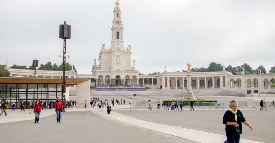 Fátima, Óbidos and the Atlantic Coast Day Tour from Lisbon - Fátima: an important pilgrimage site