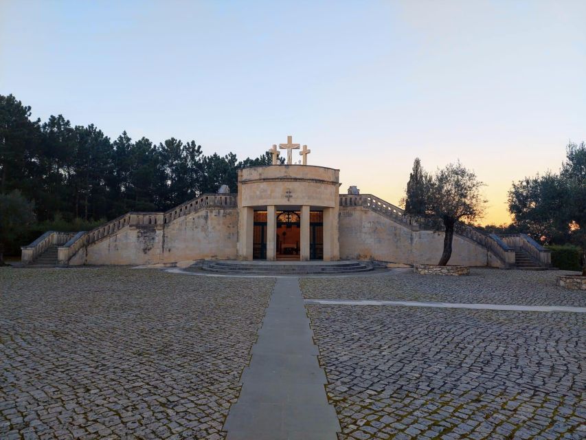 Fátima Private Tour: Shrine| Sacred Path |Shepherds House - The parish church and the wider Fátima view