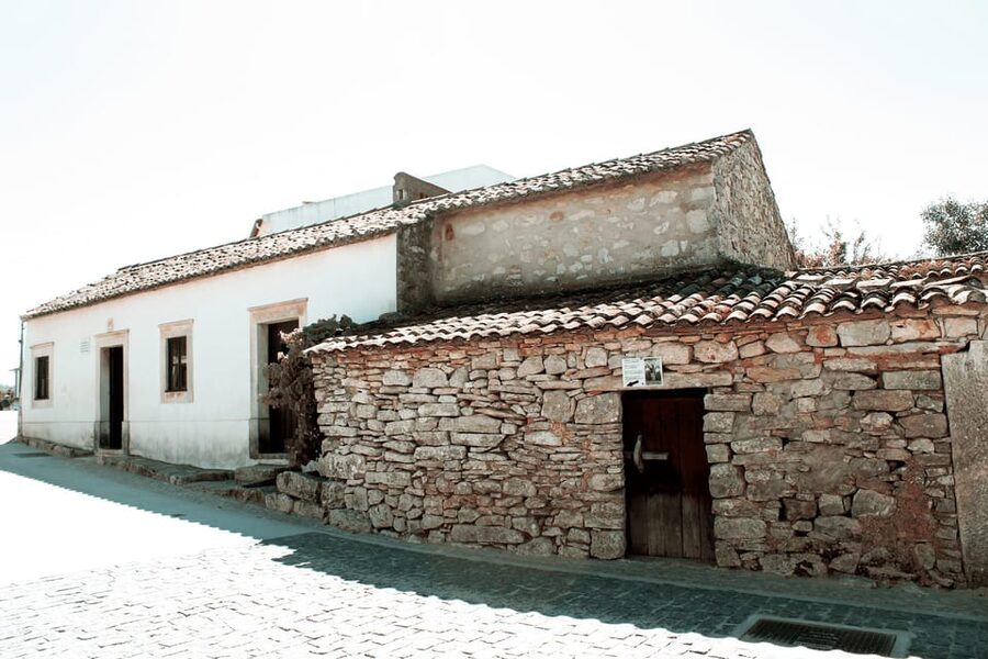 Fátima: Sanctuary and Aljustrel Village, Private Guided Tour - Walking the Stations of the Cross in Valinhos