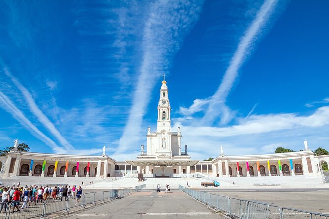 Fatima Sanctuary, Pena Palace & Nazare's Big Wave from Lisbon - Fátima: a serious and personal final stop