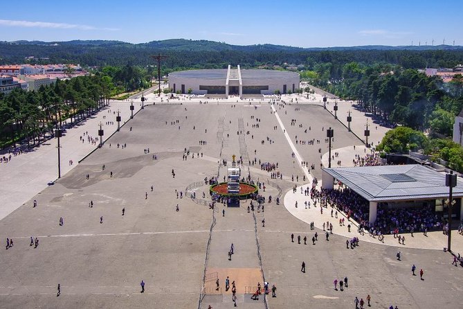 Fatima Sanctuary Private Tour from Lisbon - Free time for prayer, food, and souvenirs