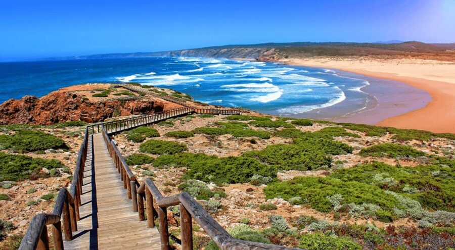 From Lisbon: Algarve, Benagil Sea Cave & Lagos Full-Day Tour - Private or small group: which format is better?