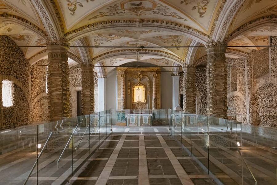 From Lisbon: Évora and Monsaraz Day Tour with Wine Tasting - Monsaraz inside the castle walls