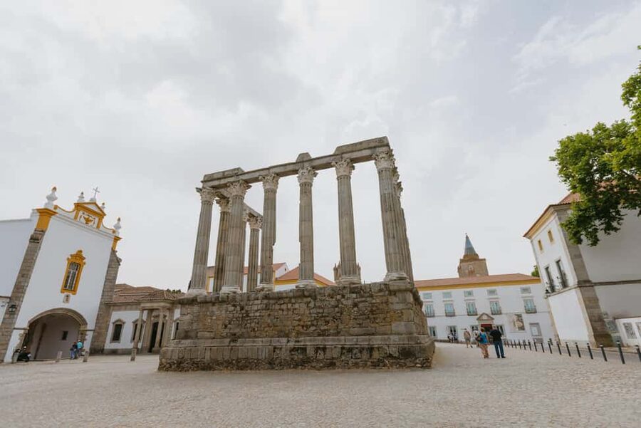From Lisbon: Évora and Monsaraz Day Tour with Wine Tasting - The Chapel of Bones: memorable, solemn, and not for everyone