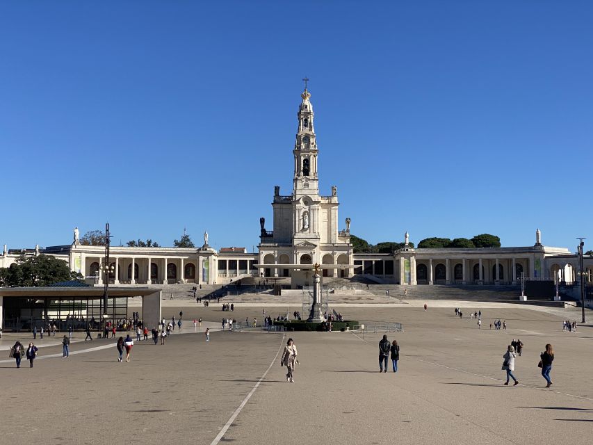 From Lisbon: Fátima, Batalha, Nazaré, and Obidos Tour by Van - Why this four-stop day works from Lisbon
