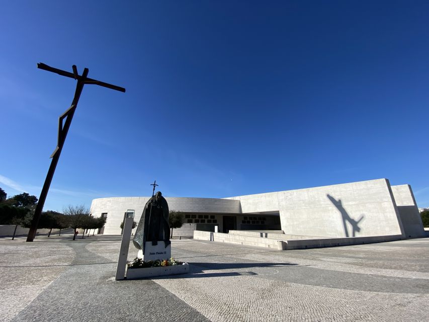 From Lisbon: Fátima, Batalha, Nazaré, and Obidos Tour by Van - Nazaré brings the Atlantic into the picture