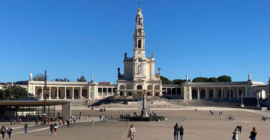From Lisbon: Fátima, Batalha, Nazaré, and Obidos Tour by Van - Fátima: a place of faith and ceremony