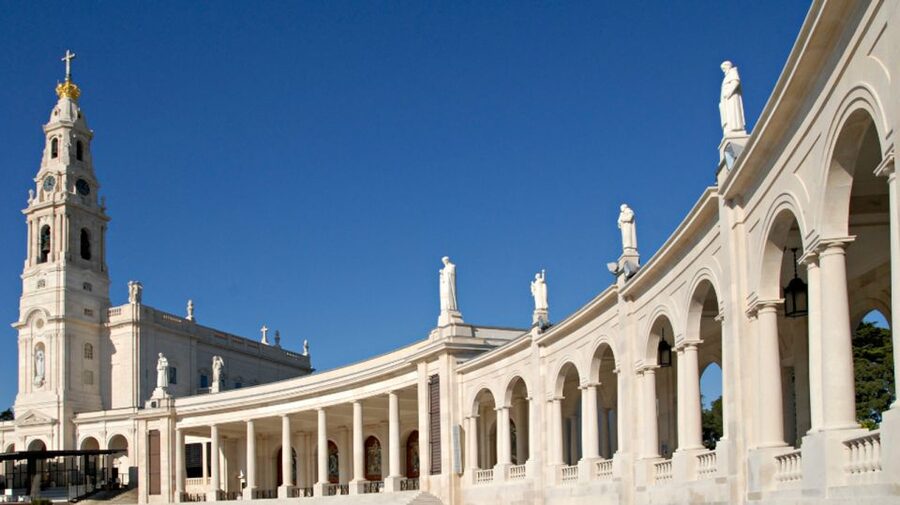 From Lisbon: Fátima, Batalha, Nazaré & Óbidos Full-Day Tour - Comfort, group size and the real value of $94
