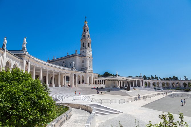 From Lisbon: Fatima Batalha Nazare & Obidos Small Group Day Trip - Óbidos: the prettiest finish