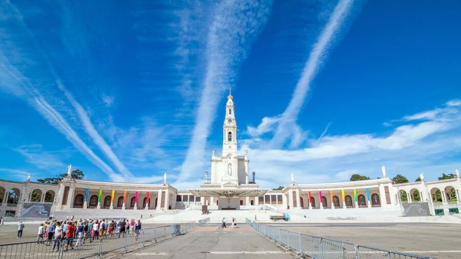 From Lisbon: Fátima, Nazaré and Sintra Guided Tour - Is $411 per person a fair price?