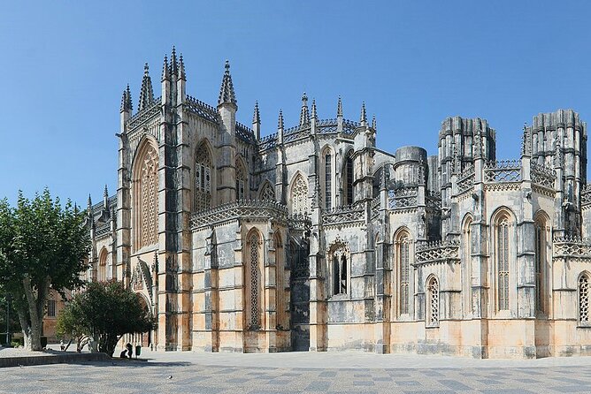From Lisbon: Fátima, Nazaré, Batalha, and Óbidos Guided Tour - Óbidos: the prettiest finish, and the tightest schedule