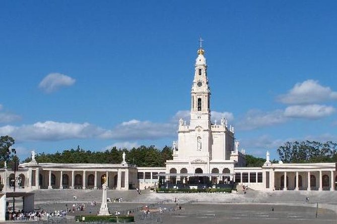 From Lisbon: Fátima, Nazaré, Batalha, and Óbidos Guided Tour - What the guides add to the day