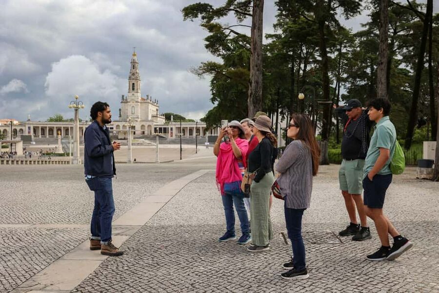 From Lisbon: Fátima, Óbidos, and Nazaré Small Group Day Tour - Nazaré and the Atlantic from the Sítio cliffs