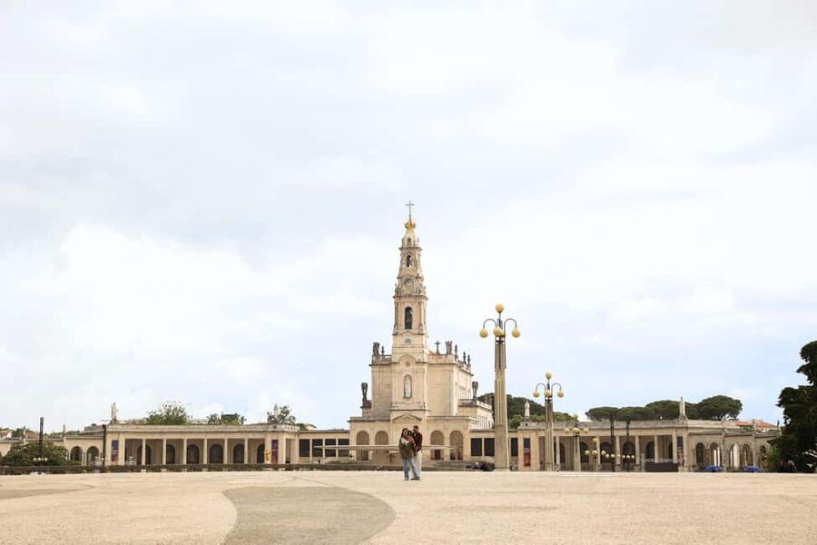 From Lisbon: Fátima, Óbidos, and Nazaré Small Group Day Tour - Who should book this tour