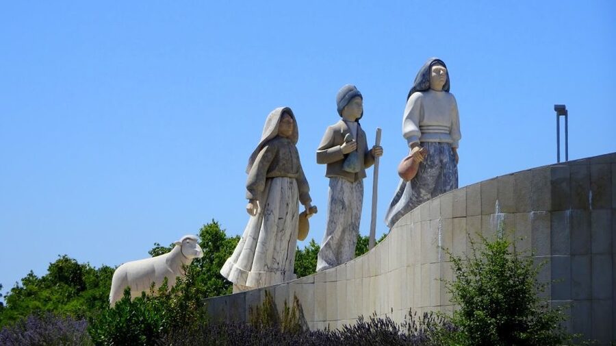 From Lisbon: Fátima, Óbidos Medieval, Nazaré Atlantic Coast - Key points at a glance