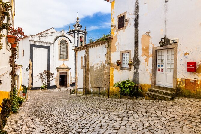 From Lisbon : Óbidos & Nazaré Giant Waves, Ginja & Small Group - The minivan, group size, and comfort