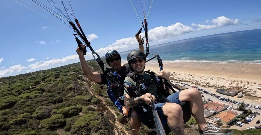 From Lisbon: Paragliding Tandem Flight - The 20-minute flight