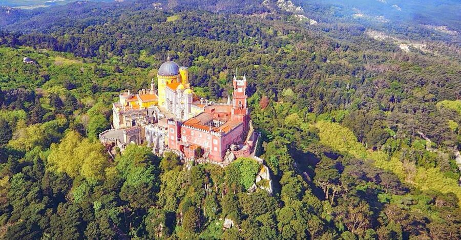 From Lisbon: Sintra Pena Palace Cascais 8-People Group Tour - The eight-person van and the guide factor