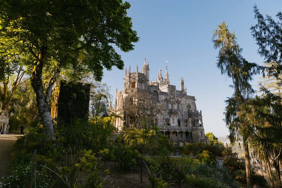 From Lisbon: Sintra, Regaleira and Pena Palace Guided Tour - What the guide adds to the day