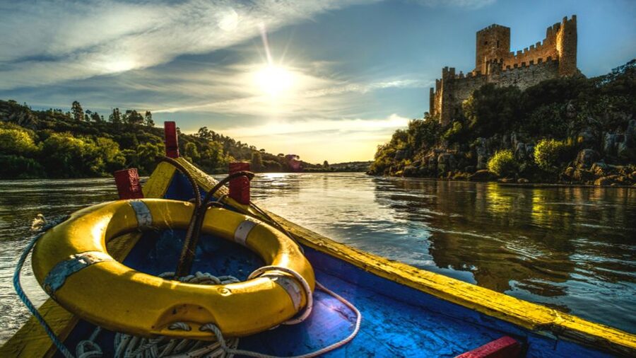 From Lisbon: Tomar, Christ Convent & Almourol Castle Tour - Following the Tagus and Zêzere rivers to Tomar