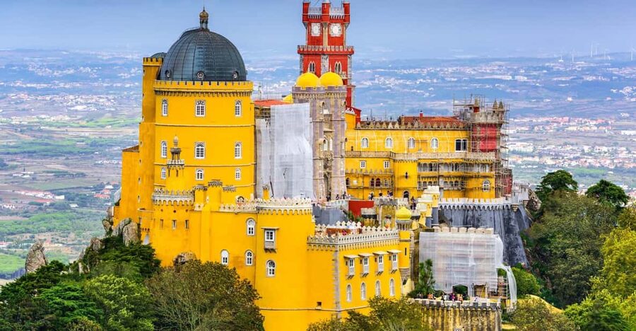 From/To Lisbon: Sintra Hop-on Hop-off Tickets + Audio Guide - Using the Sintra hop-on hop-off bus